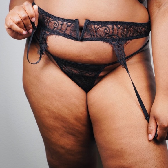 Lace Cut Out Bra & Panty Garter Set Plus Size - Picture 4 of 4